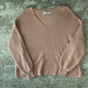 Pink v-neck sweater, slightly cropped. Like new. Size M.